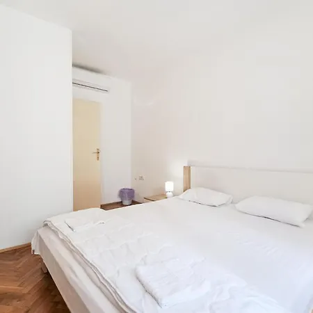 Cozy In With Wifi Appartamento Pola